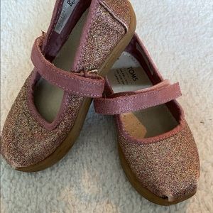 Tom’s Glitter pink slips!